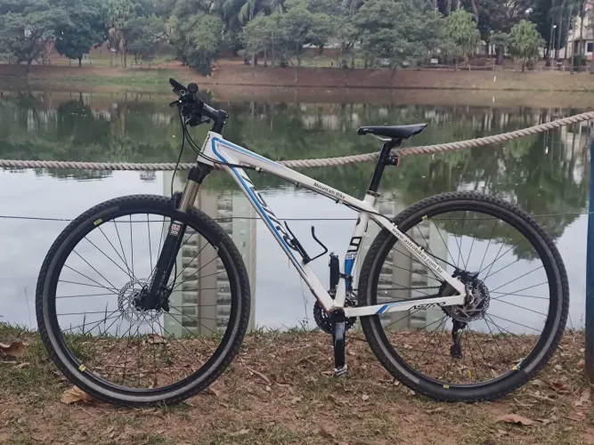 Vende-se Bike Astro Comet Aro 29 