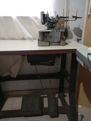 Máquina de costura overloque