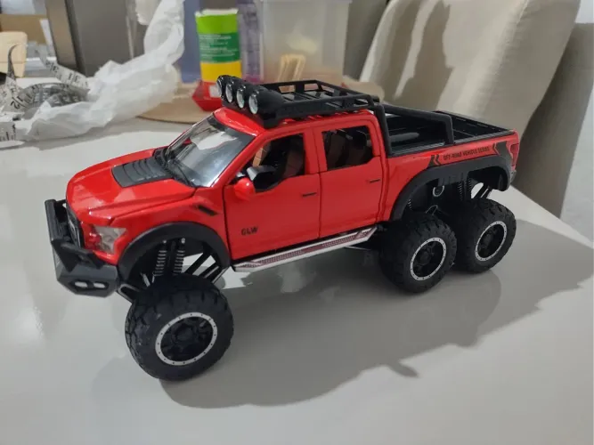 Ford Raptor f150 1/24, com luzes e som
