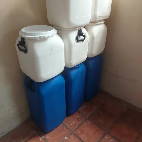 FERMENTADORES/BOMBONAS DE 60 LITROS(TEM 03) E DE 30 LITROS(TEM 5 UNID).R$75,00 CADA UMA00 