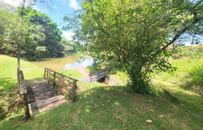 Terreno localizado no Condomínio Villagio da Serra - 5 minutos do Salvaterra