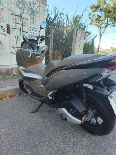 PCX DLX 2022