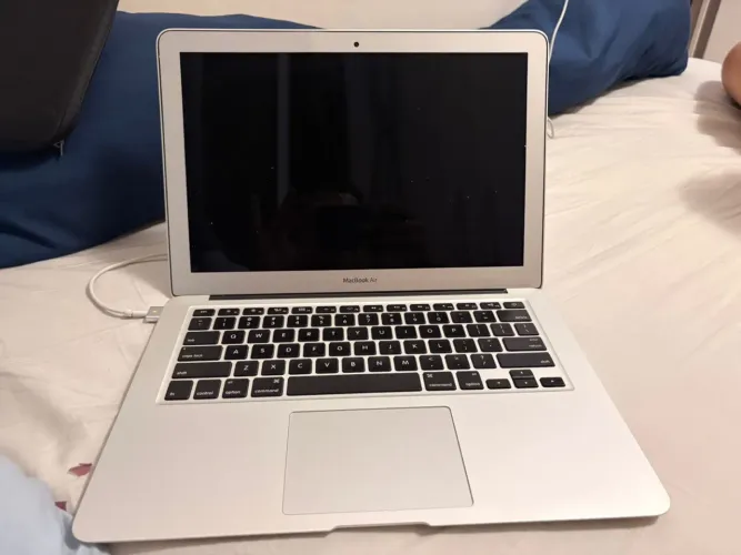 MacBook Air A1466 bem conservado