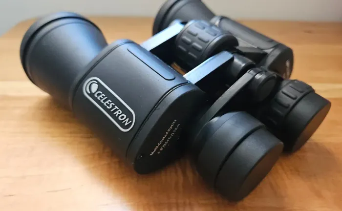 Binóculo Celestron Upclose G2 - 10 x 50