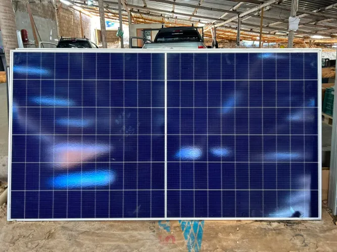 Placas fotovoltaica danificada/quebradas 