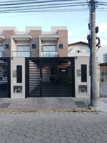 SOBRADO EM ITAPEMA, COM  02 SUITES, SEMI MOBILIADO, FINANCIÁVEL!!! Morretes
