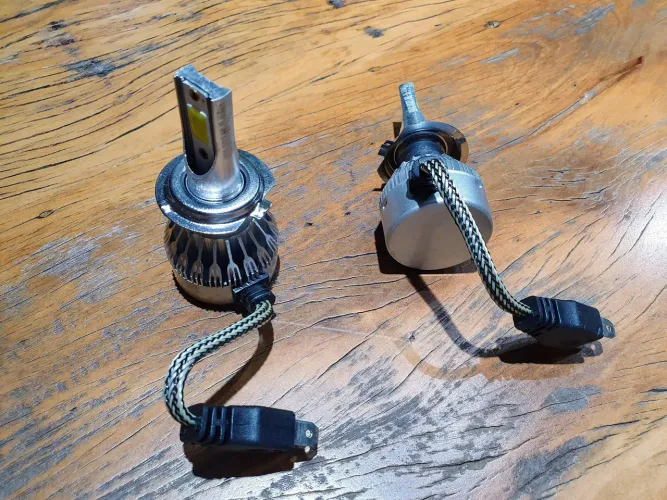 Kit Faróis LED Automotivo V10 mini H7 30W LJ2310