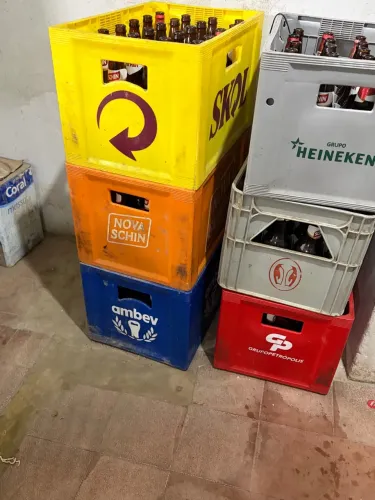 Vendo 6 grades de cerveja com casco vazio
