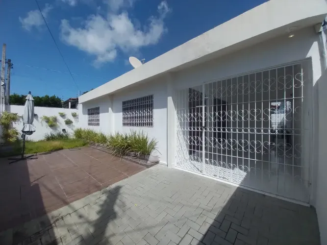 Alugo excelente casa. 04qtos, brisamar
