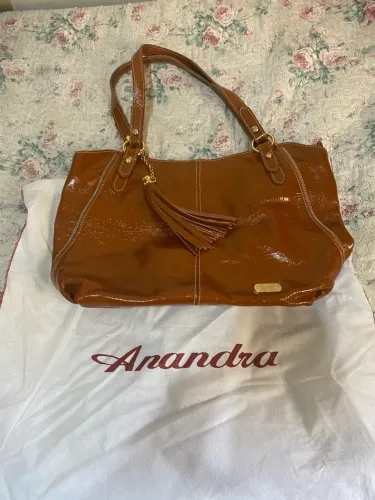 Bolsa Anandra em couro legítimo