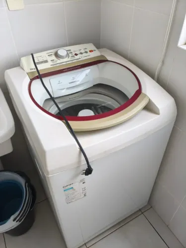 Lavadora de roupas Brastemp 11Kg - modelo BWK11A, branca, 127V