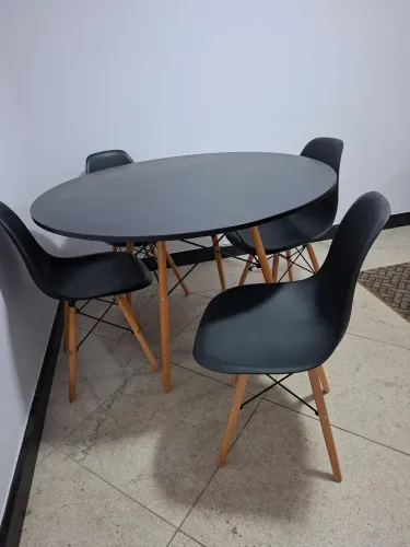 Mesa de Jantar c/4 cadeiras