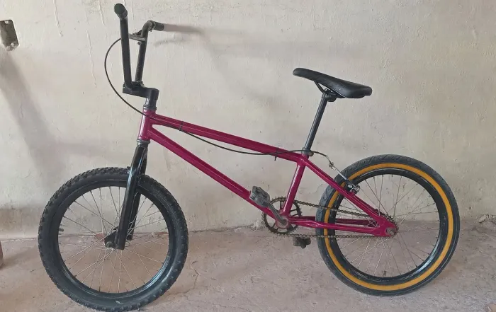 BMX Nova - Sem Uso, Pronta para Pedalar!