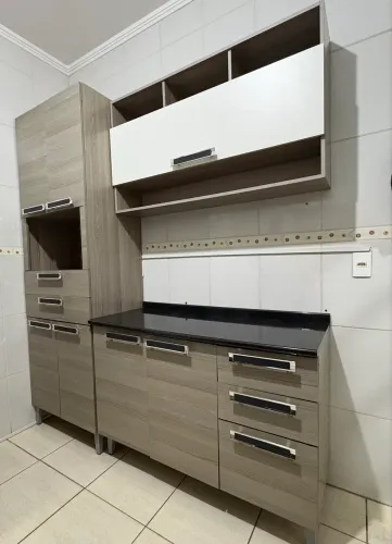 Título para OLX: Armário de Cozinha Completo com Bancada de Granito + Aéreo