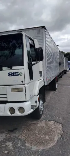 Vende-se caminhão baú 3/4