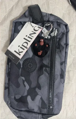 Necessaire kipling camuflada modelo Amalfi