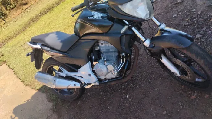 Estou vendendo esta cb 300r 9.500.00 à vista