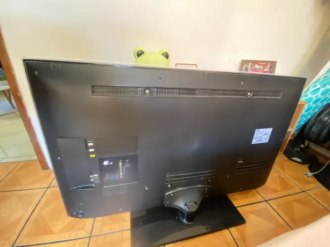 Vendo TV não sei as polegadas (não é smart)