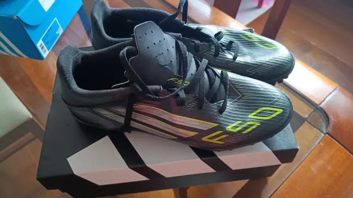 Chuteira society Adidas f50