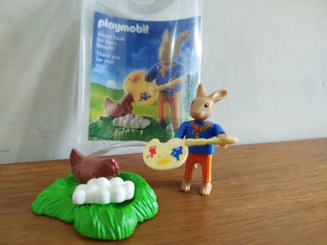 Boneco Playmobil importado Coelho pintor
