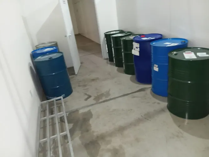 Tambores de Lata e Bombonas de Plástico Boa Qualidade