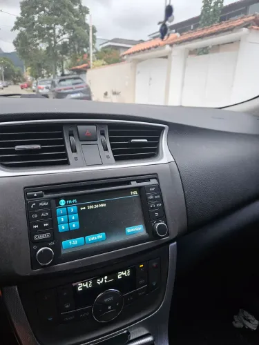Multimídia sentra 2016 + moldura+ câmera de re + moldura do farol - tudo original 