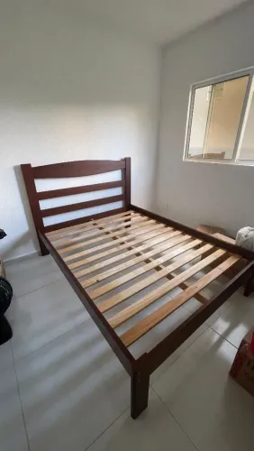 Cama de madeira