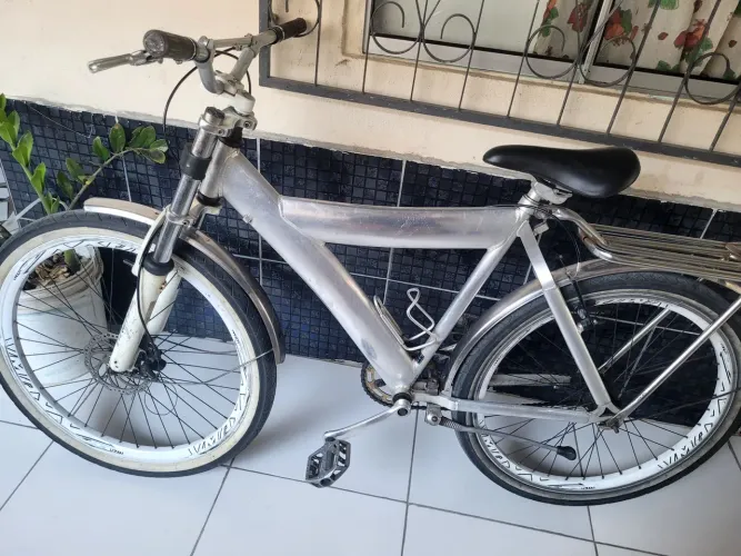Bicicleta Aro 26 de Alumínio, Suspensão Dianteira e Freio a Disco