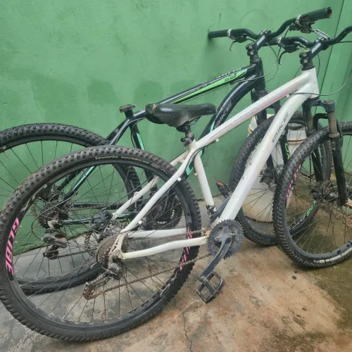 Duas bicicletas