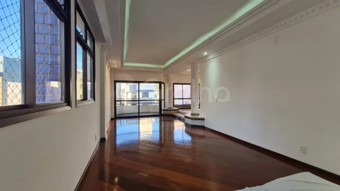 Cobertura Duplex de 483m² com 4 quartos sendo 1 suíte no Centro