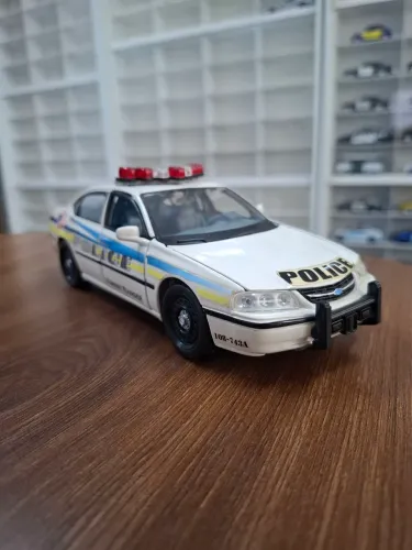 Miniatura Police Maisto 1/24 Chevrolet Impala 2000