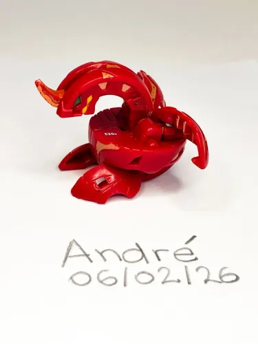 Bakugan dragonoid com detalhes 