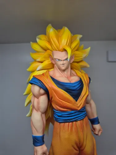 Action Figure Goku SSJ3vom base diorama/Dragon Ball Z