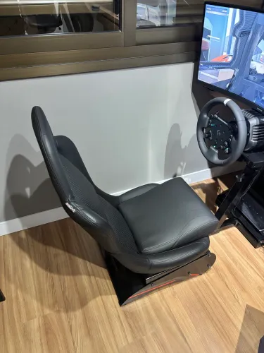 Cockpit + Logitech RS50 + RS Pedals