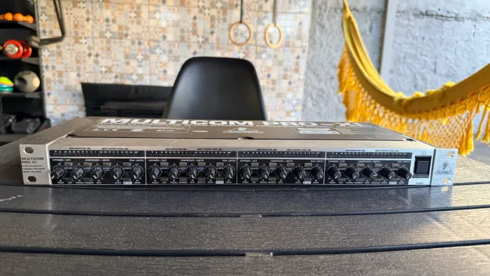 Título: Behringer Multicom Pro-XL MDX4600 Estado de Novo Sem Uso