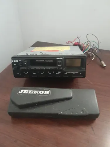 Rádio com frente removível