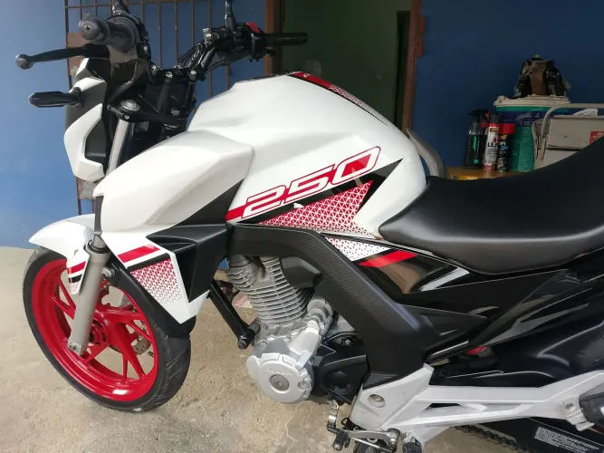 CB Twister 250 - Única Dona