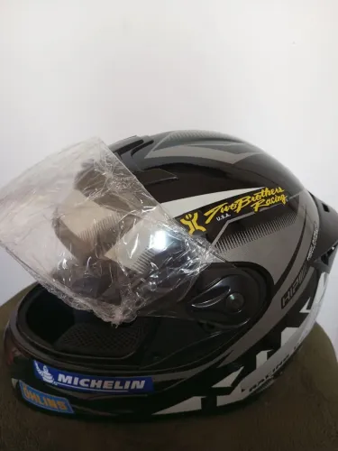 Capacete esportivo 