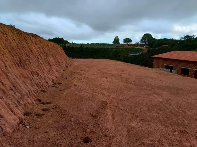 Vende-se terrenos em área verde.