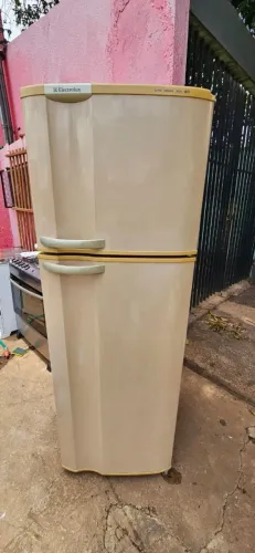 Geladeira Marrom Ótima Grande 360l( tem garantia ) entrego