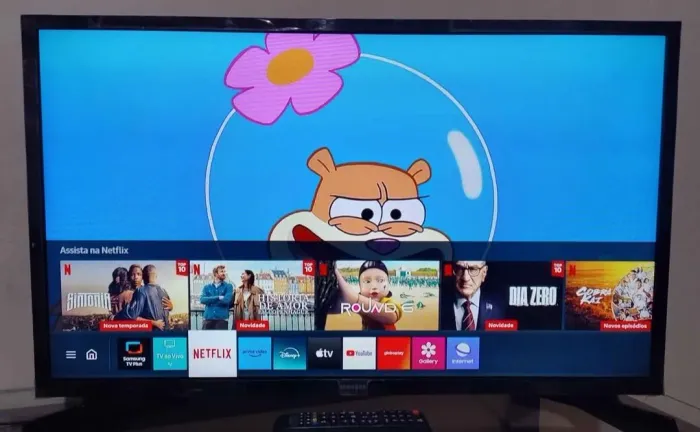 Smart Tv Samsung 32 polegadas pezinhos e controle