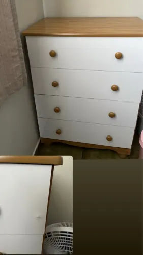 Cômoda 4 gavetas com uma pequena avaria em uma das gavetas 
