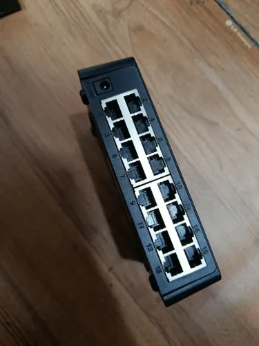 Switch 16 portas Intelbras Fast SF 1600Q+ POE Passivo