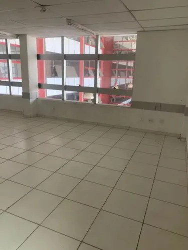 Sala Comercial para Venda em Lauro de Freitas, Recreio Ipitanga, 1 banheiro, 1 vaga