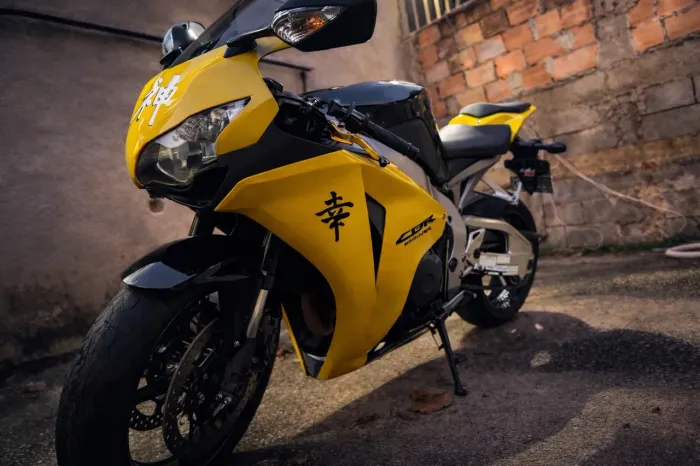 CBR 1000RR 2011 Impecável | 50 mil km | 9 anos dono | Extras + cavaletes