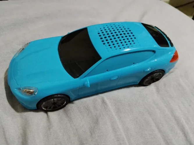 CAIXA DE SOM EM FORMATO DE CARRO