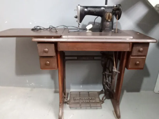 MÁQUINA DE COSTURA SINGER