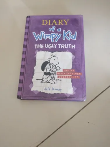 Livro do diário de um banana 5 em inglês 