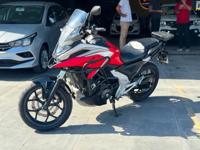 Honda NC 750x 2025 com apenas 5 mil km