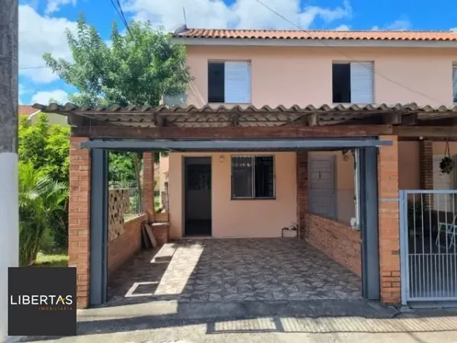 Sobrado em Porto Alegre, no bairro Vila Nova, com 2 dormitório(s), e 2 banheiros